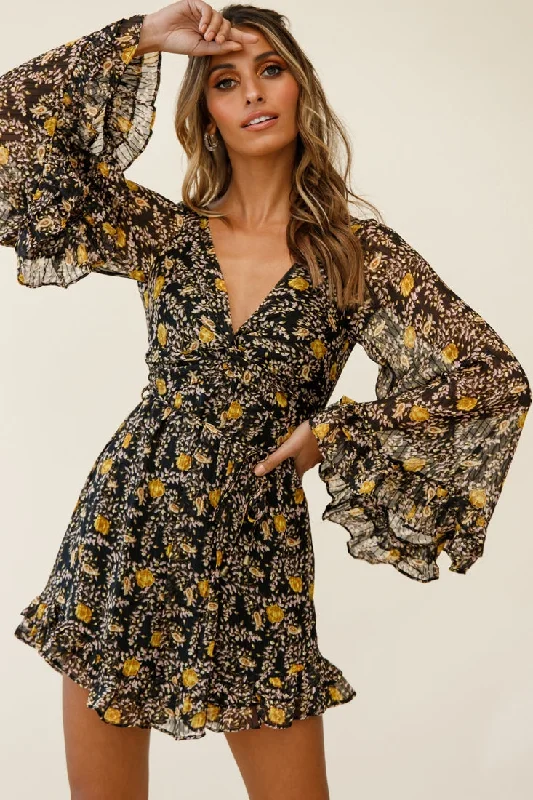 YEAR-End Sale Perri Bell Sleeve Twist Knot Bust Dress Paisley Print Black