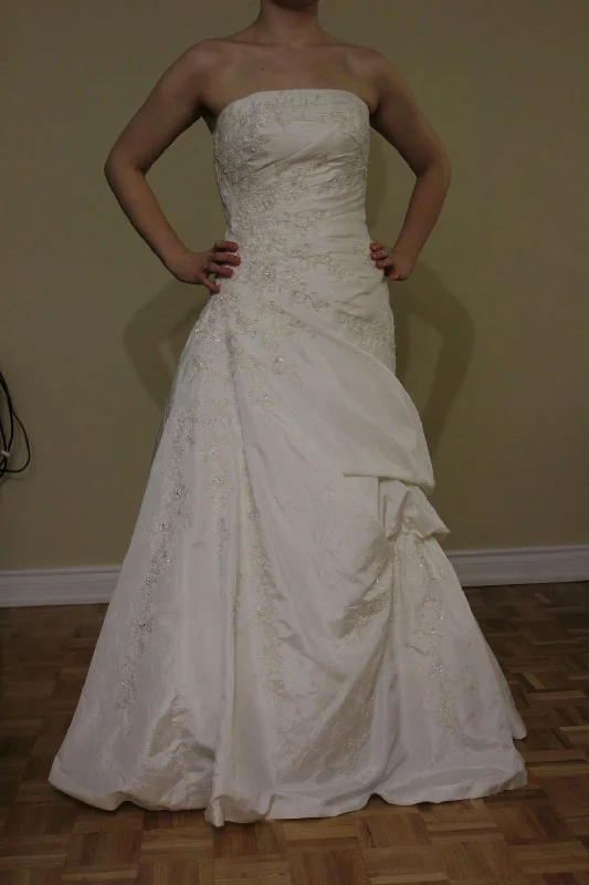 New Markdowns Pronovias Pronovias Wedding Dress