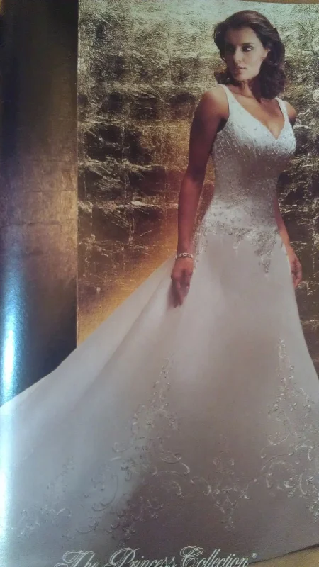 Price Buster Demetrios Demetrios Princess Collection Size 8