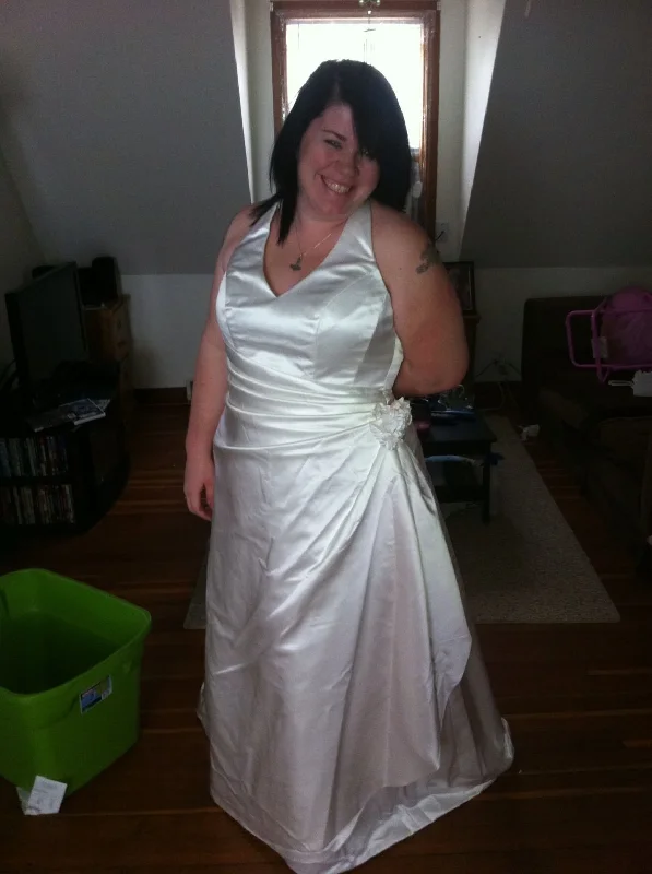 Today's Special David's Bridal David's Bridal Cascade Size 18